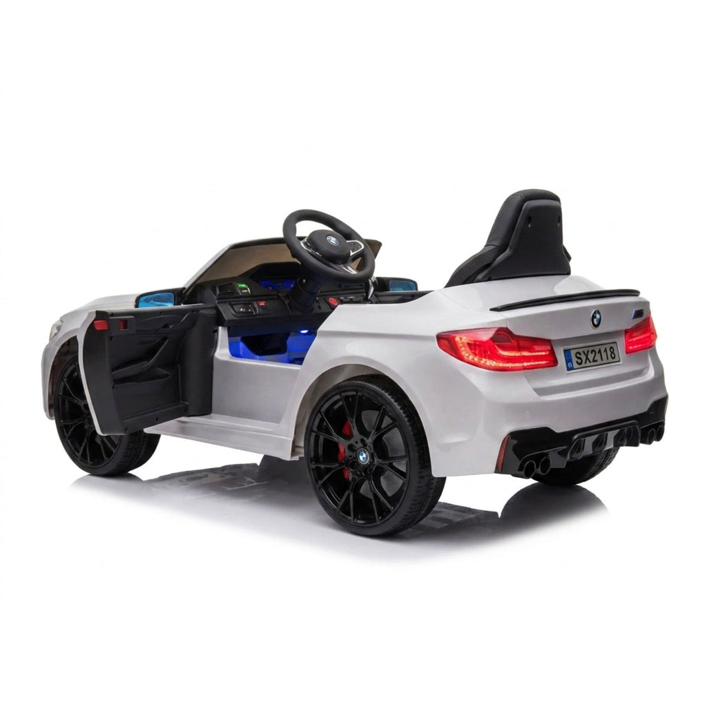 BMW M5 gris metallise - portes ouvertes vue arriere