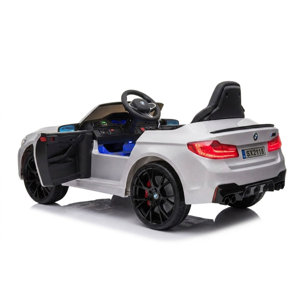 BMW M5 gris metallise - portes ouvertes vue arriere