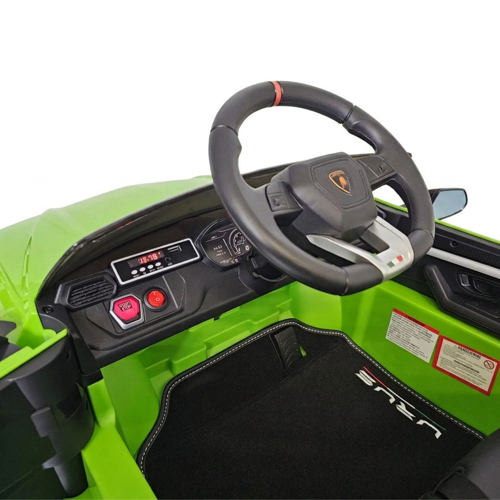 Volant et tableau de bord de la Lamborghini Urus verte