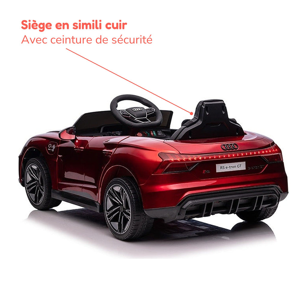 Siège en simili cuir avec ceinture de sécurité de l'Audi RS e-tron GT enfant