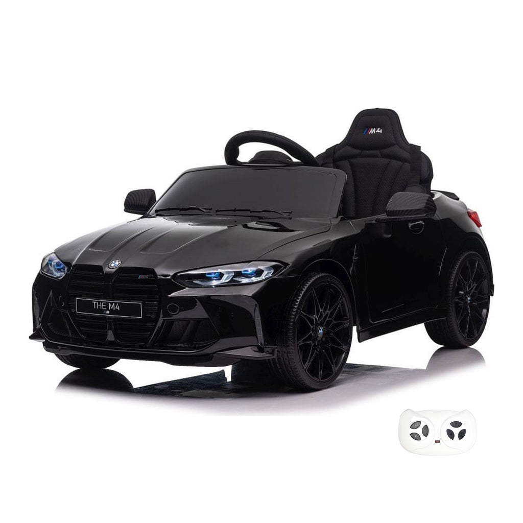 BMW M4 noire, voiture électrique enfant 12V, vue trois quarts avant avec sa télécommande
