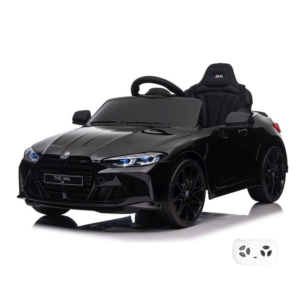 BMW M4 noire, voiture électrique enfant 12V, vue trois quarts avant avec sa télécommande