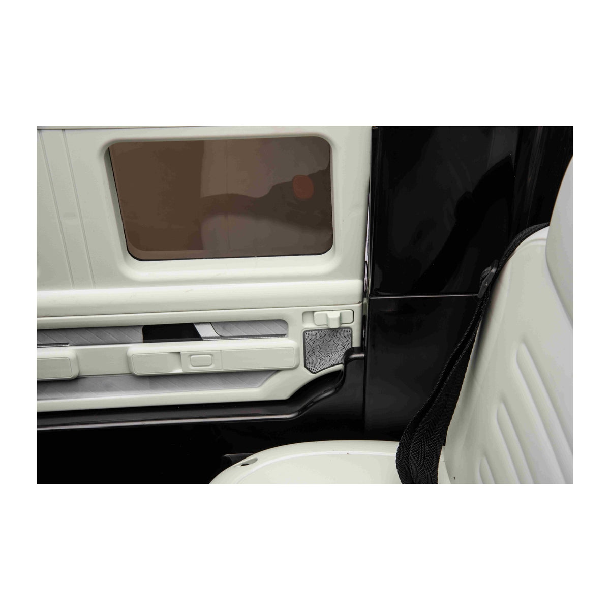 Contre-porte et assise rembourree facon cuir du Mercedes-Benz EQG