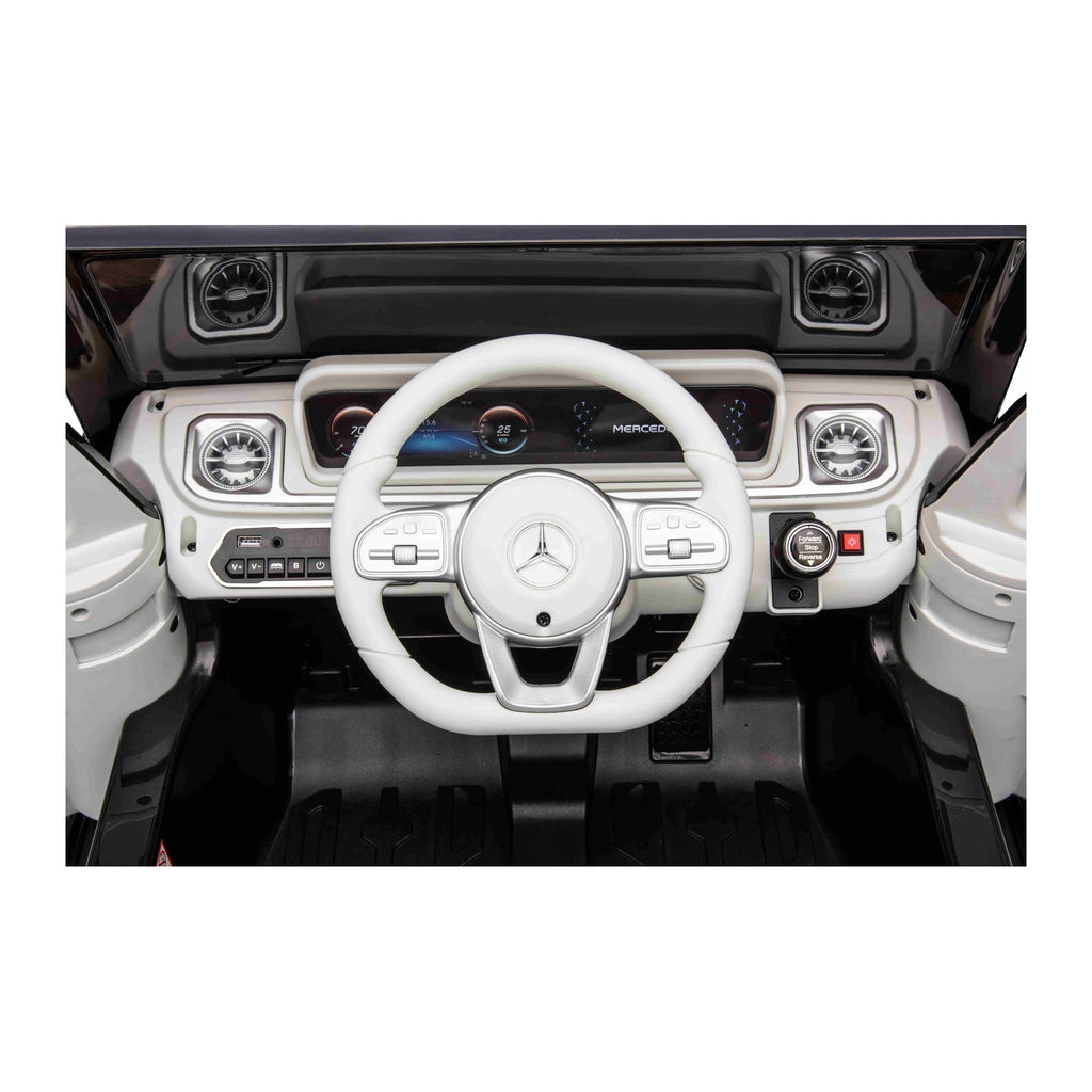 Tableau de bord retroeclaire du Mercedes-Benz EQG electrique enfant