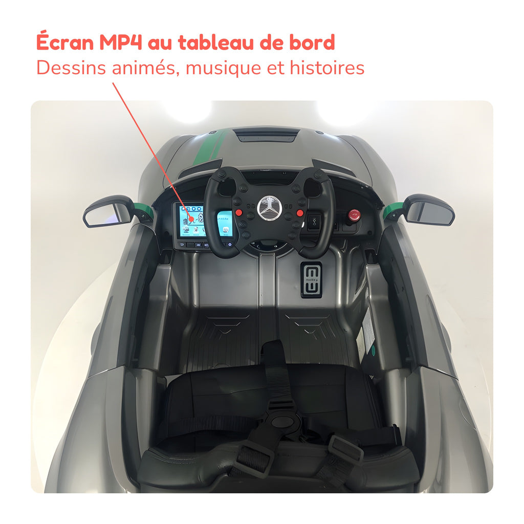 Écran MP4 au tableau de bord de la Mercedes GT4 AMG enfant : dessins animés, musique et histoires