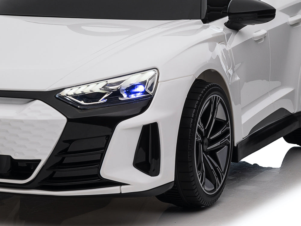 Phare LED et jante de l'Audi RS e-tron GT blanche enfant