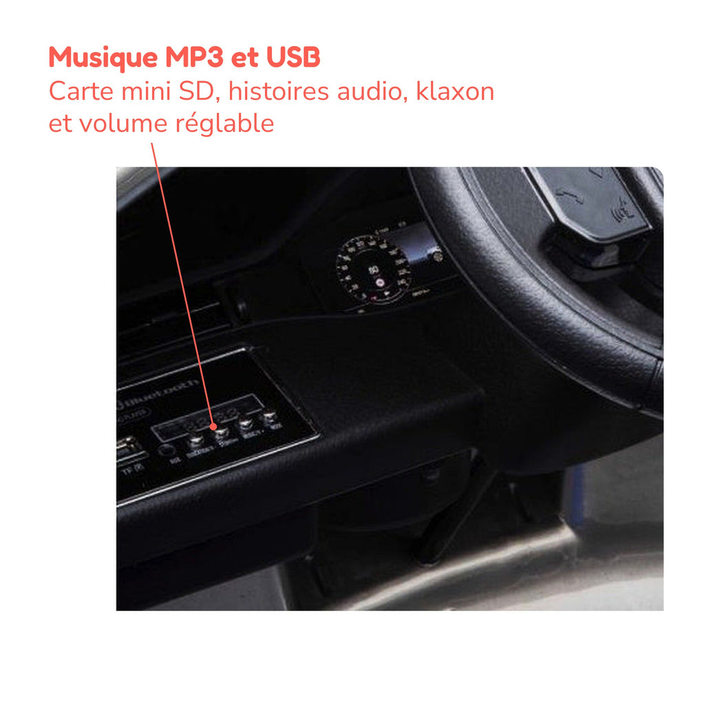 Tableau de bord du Range Rover Evoque enfant : musique MP3, carte mini SD et port USB