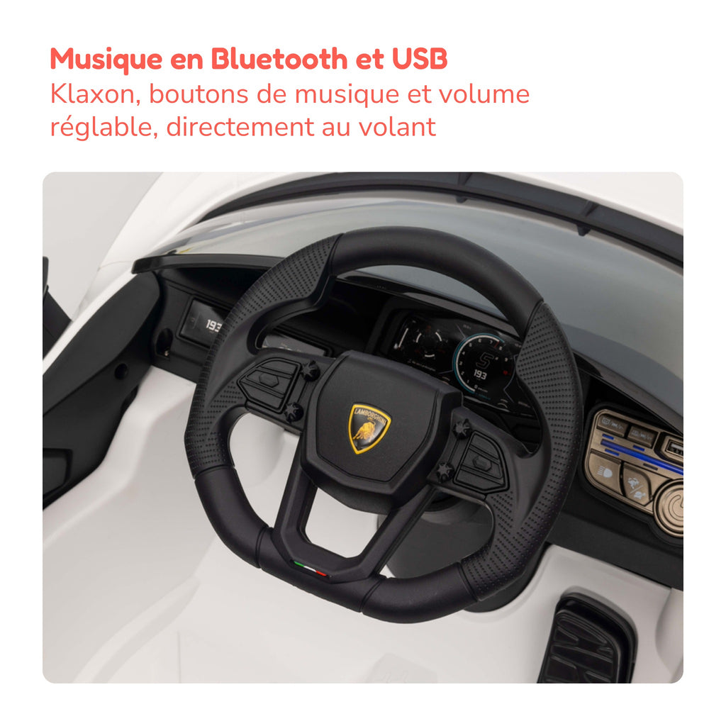 Musique et boutons au volant de la Lamborghini Revuelto enfant